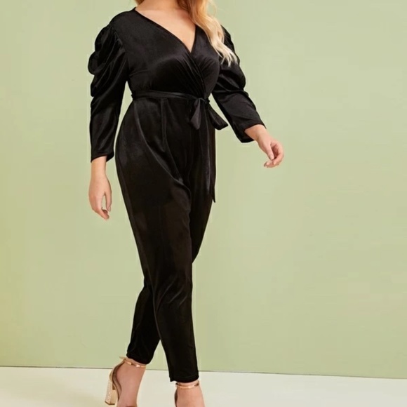 Shein Puff Sleeve Velvet Jumpsuit Size 4X (Fits Size 3X)